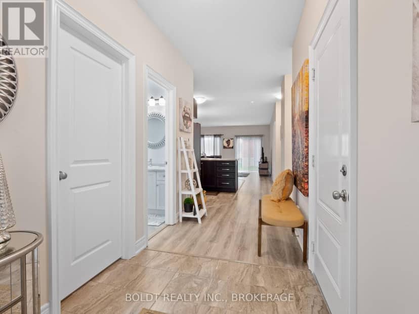 412 Hummel Crescent — photo 4 of 28