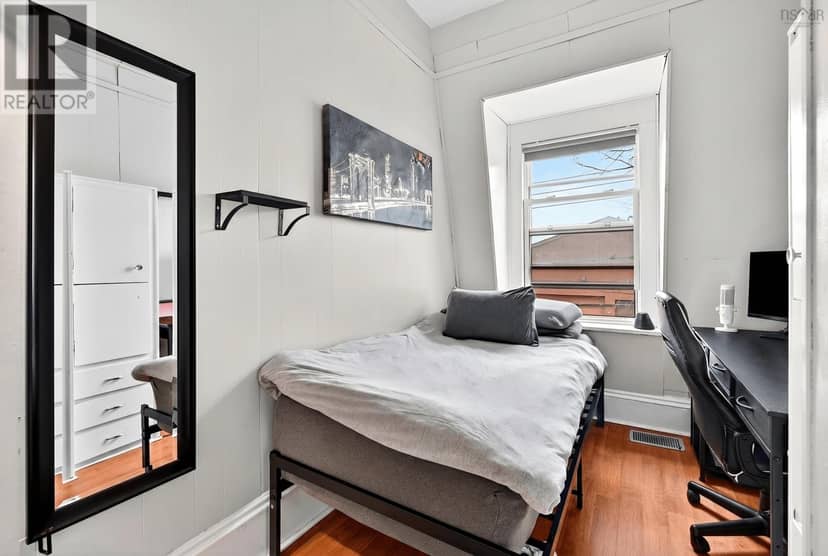 2490 John Street — photo 27 of 40
