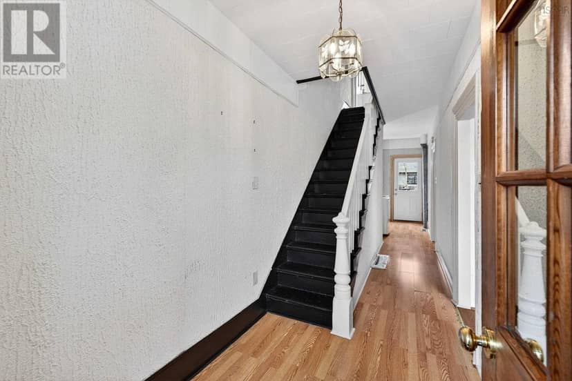 2490 John Street — photo 6 of 40