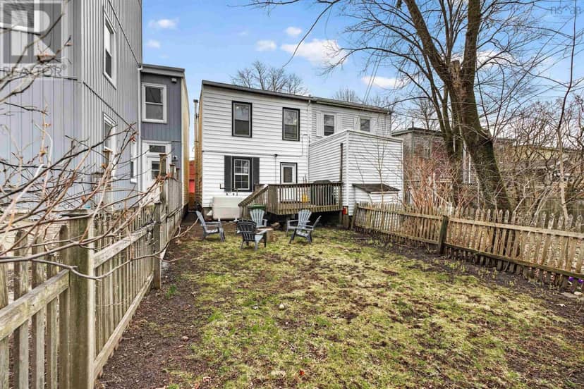 2490 John Street — photo 28 of 40
