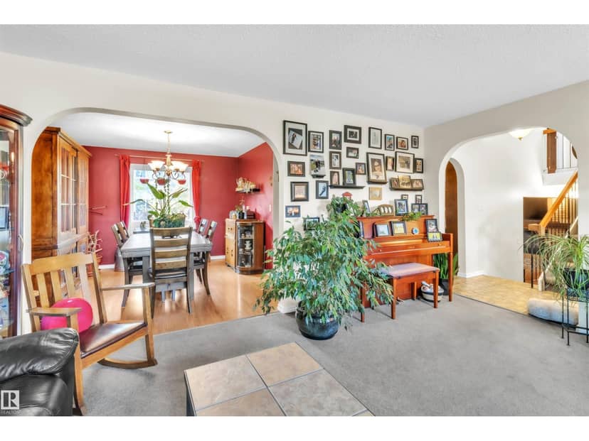 76 Gariepy Cr NW — photo 9 of 40