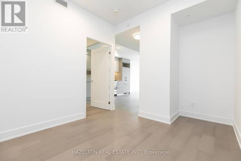 605 - 8 Manor Road W — photo 25 of 32