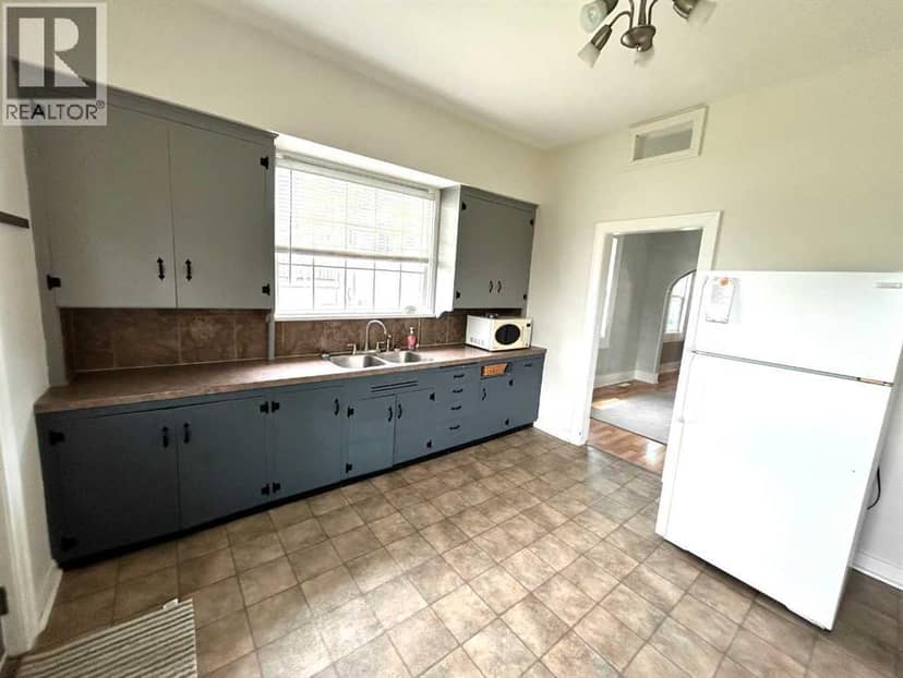 517 Iris Street — photo 11 of 20