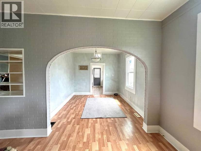 517 Iris Street — photo 9 of 20