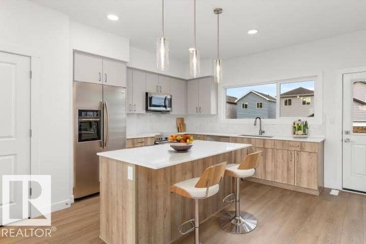 1012 14 AV NW — photo 18 of 38