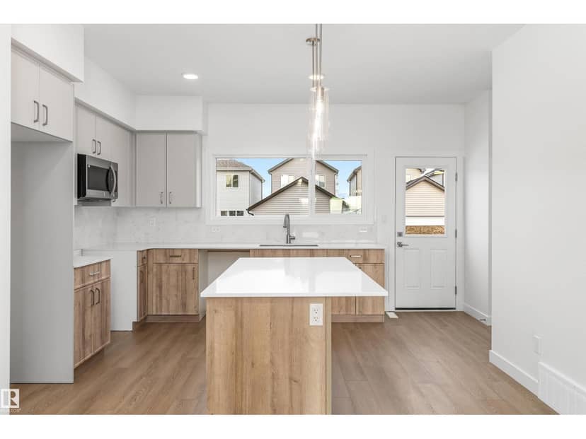 1012 14 AV NW — photo 19 of 38