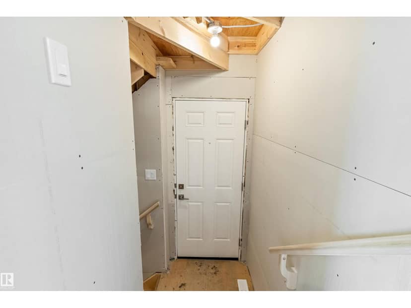 1012 14 AV NW — photo 36 of 38