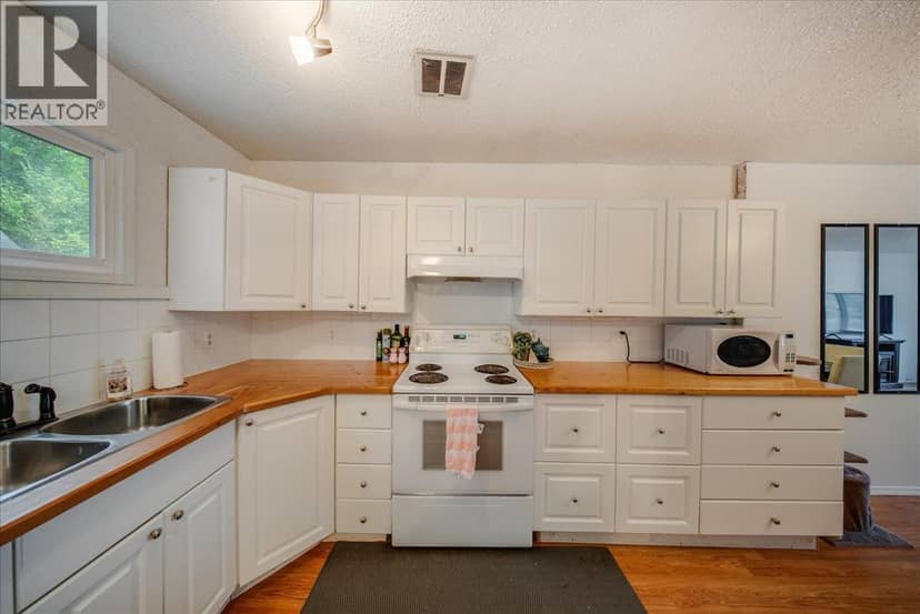 1220 Tamarac Avenue, Trail, photo 3