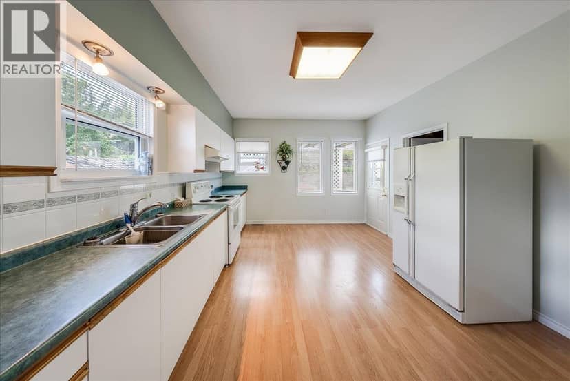 426 Austad Lane, Trail, photo 8