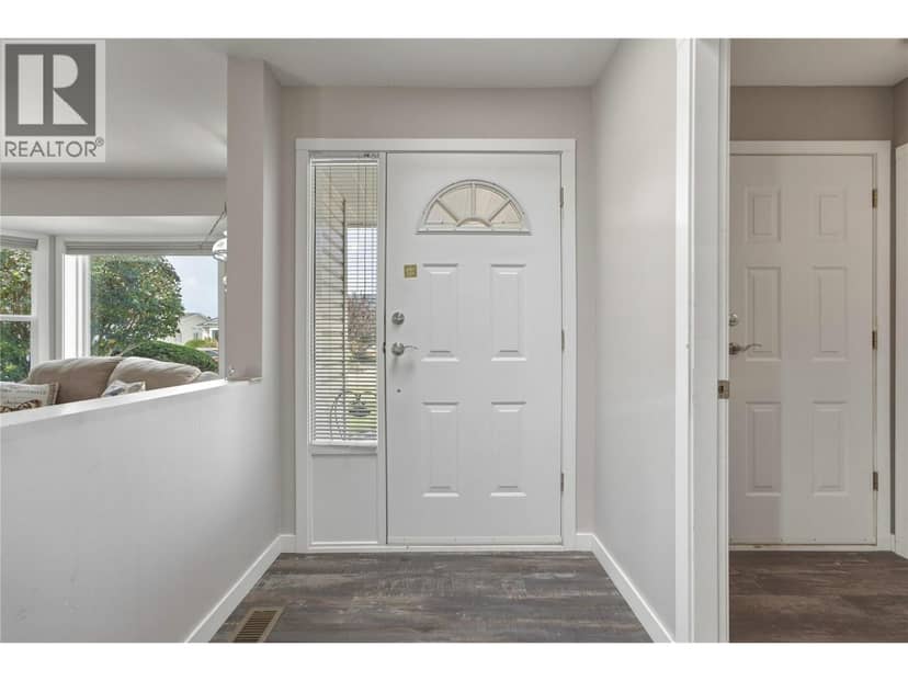 317 3rd Street, Vernon, photo 2