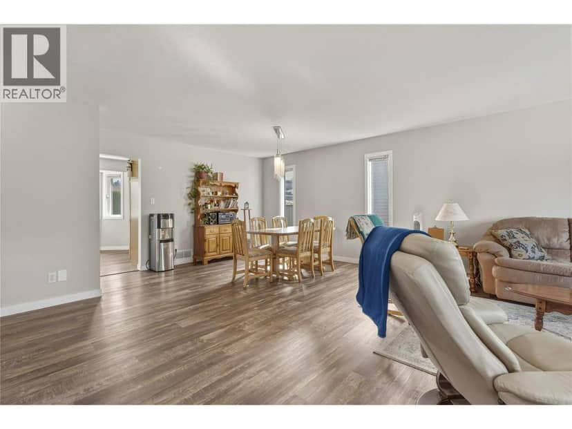 317 3rd Street, Vernon, photo 3