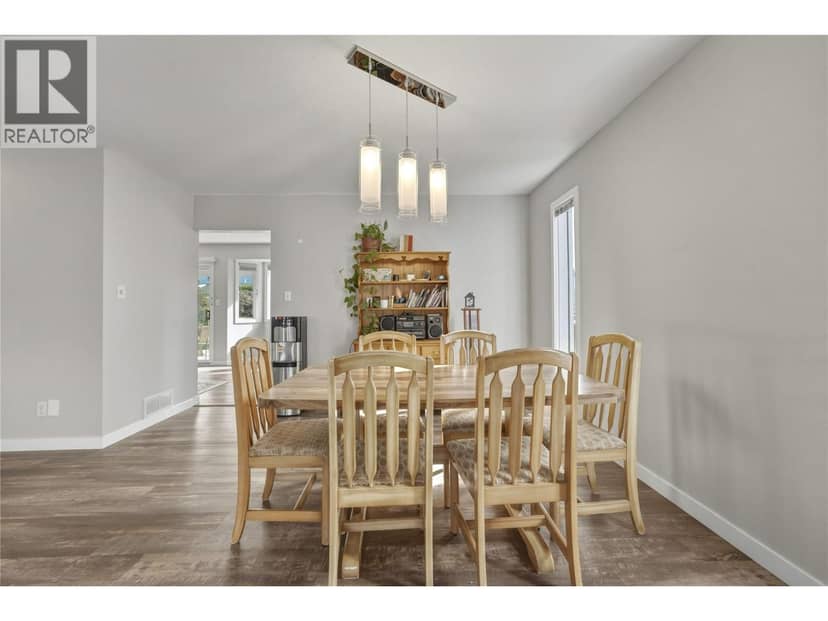 317 3rd Street, Vernon, photo 8