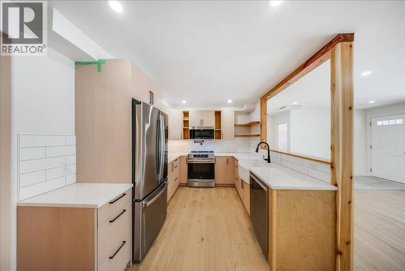 53 Hazlewood Drive, Trail, photo 8