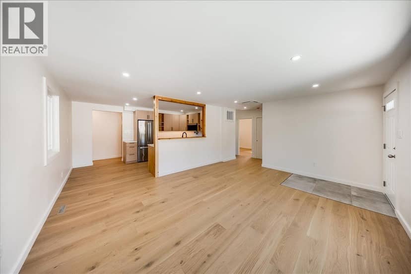 53 Hazlewood Drive, Trail, photo 6