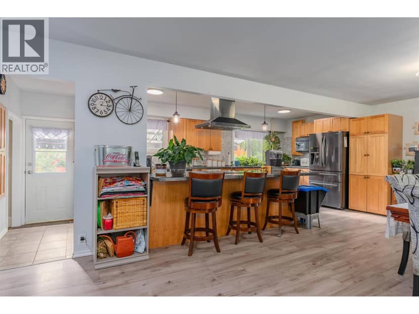 8329 Highway 3B, Trail, photo 4