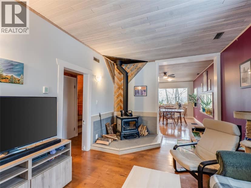 2050 Georgia Street, Rossland, photo 4