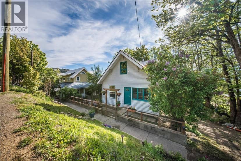 2050 Georgia Street, Rossland, photo 2