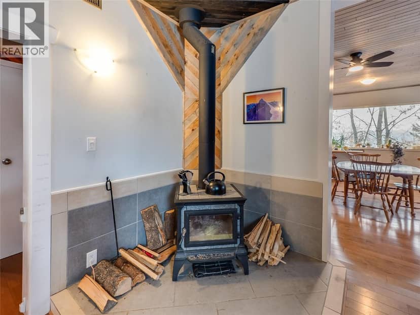 2050 Georgia Street, Rossland, photo 6