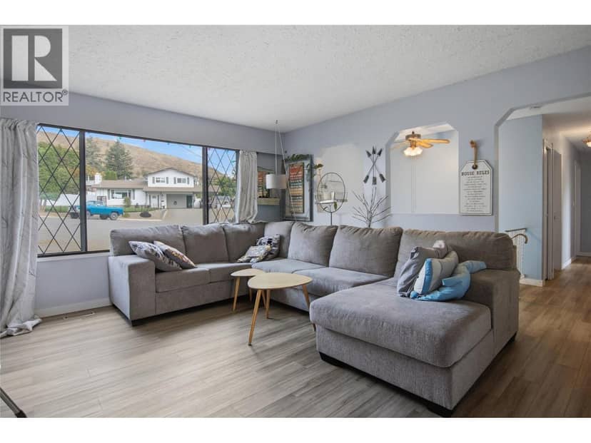 815 KAMBIA Crescent, Kamloops, photo 3