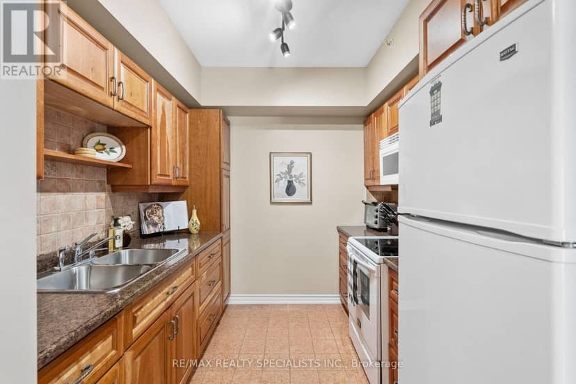 408 - 41 Ferndale Drive S — photo 18 of 39