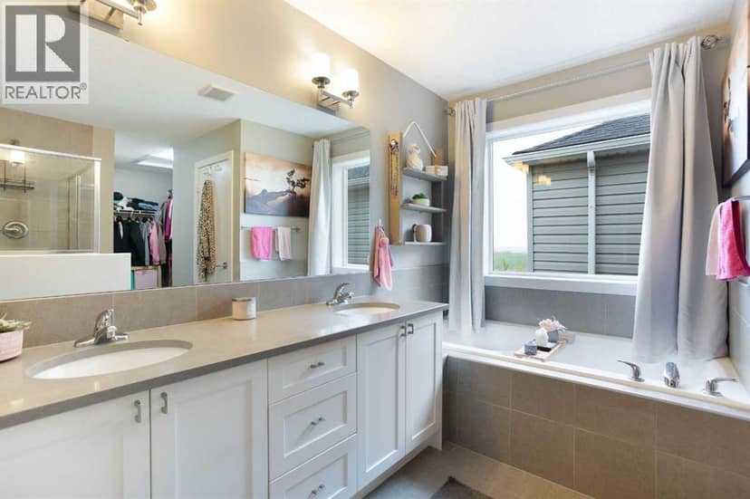 244 Nolanhurst Crescent NW — photo 23 of 36
