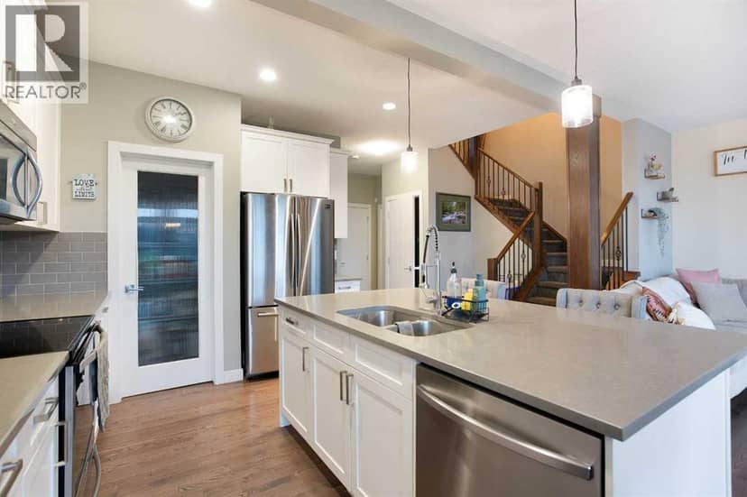244 Nolanhurst Crescent NW — photo 9 of 36