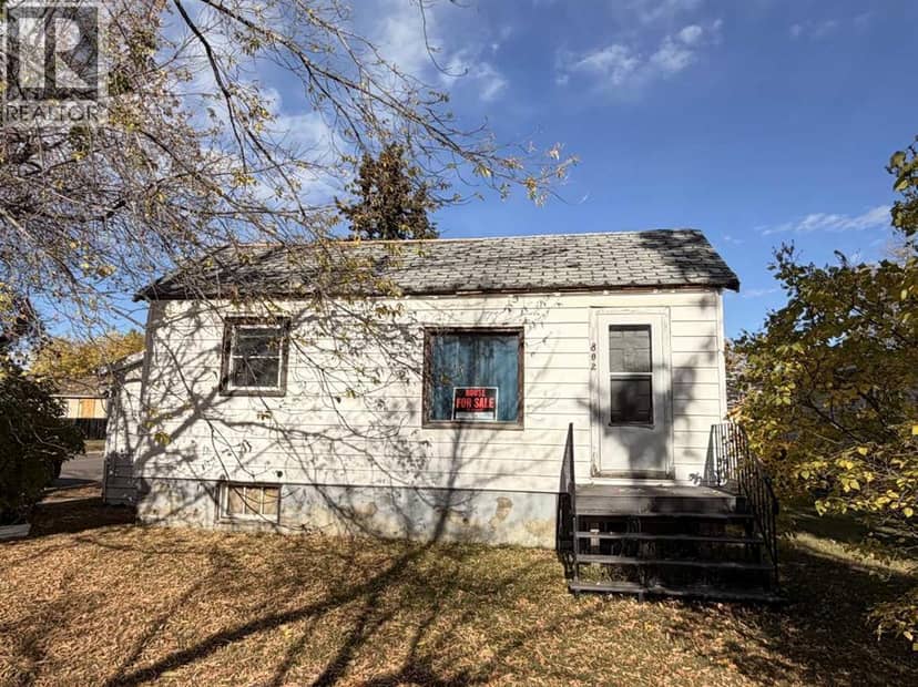 802 6 Avenue, Wainwright