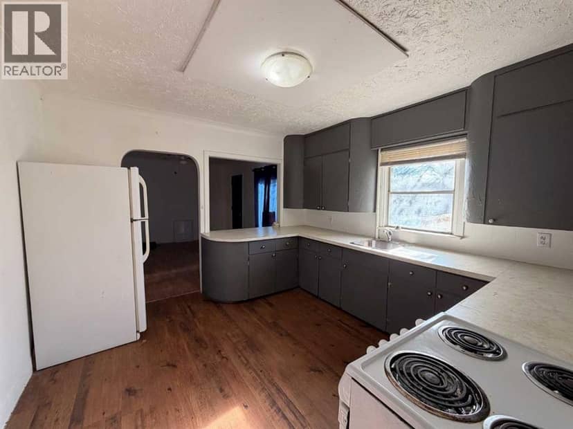 802 6 Avenue, Wainwright, photo 3