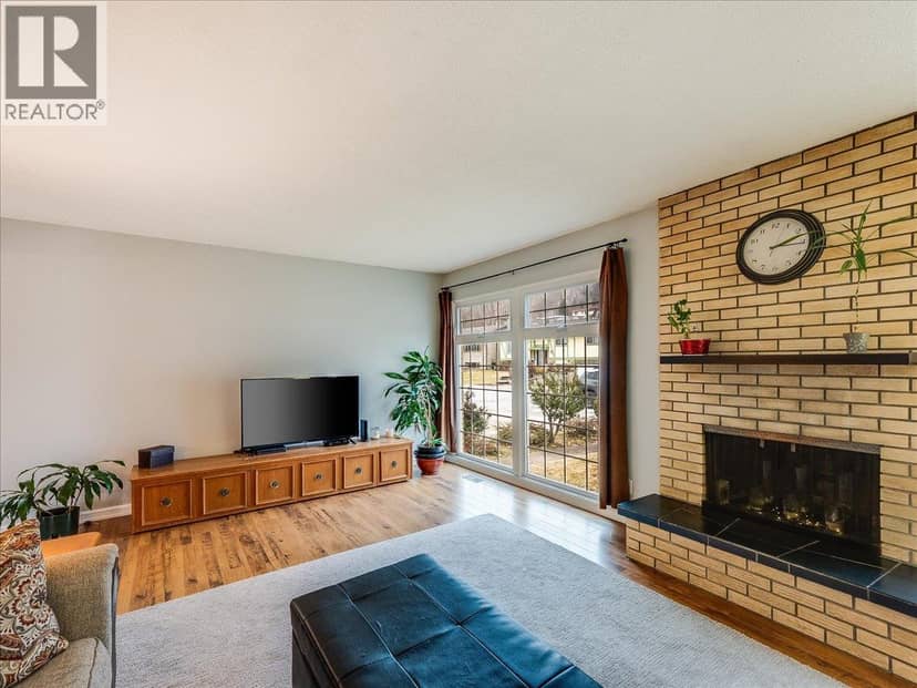3866 CARNATION Drive, Trail, photo 7