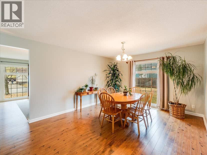3866 CARNATION Drive, Trail, photo 8