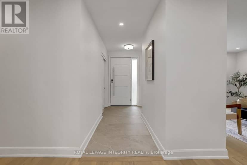 8 Brian Crescent — photo 3 of 40