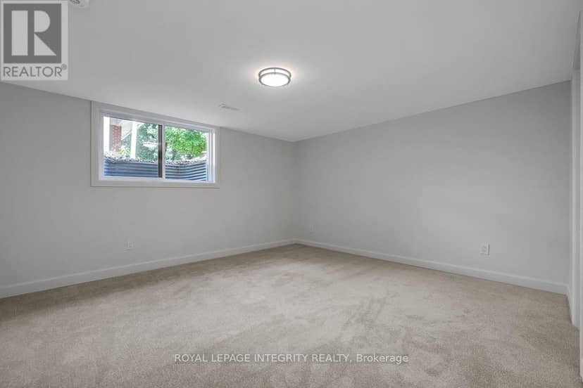 8 Brian Crescent — photo 37 of 40