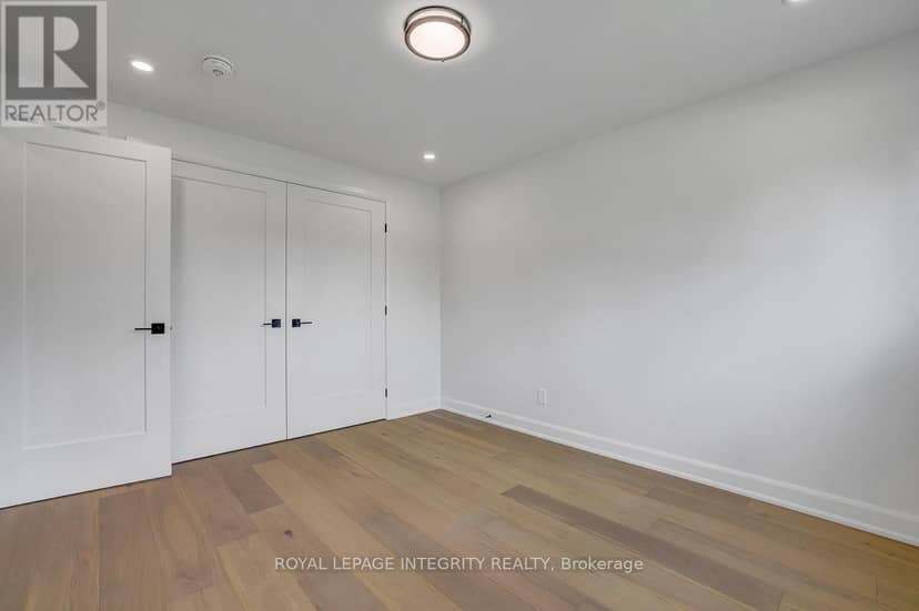 8 Brian Crescent — photo 28 of 40