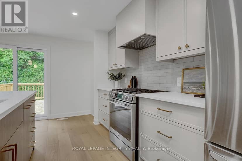 8 Brian Crescent — photo 9 of 40