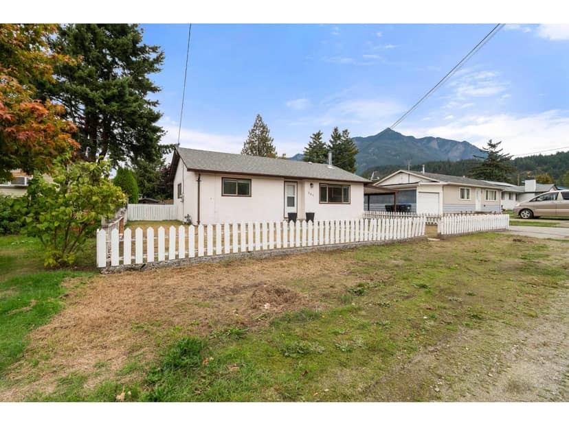 561 THACKER AVENUE, Hope, Hope