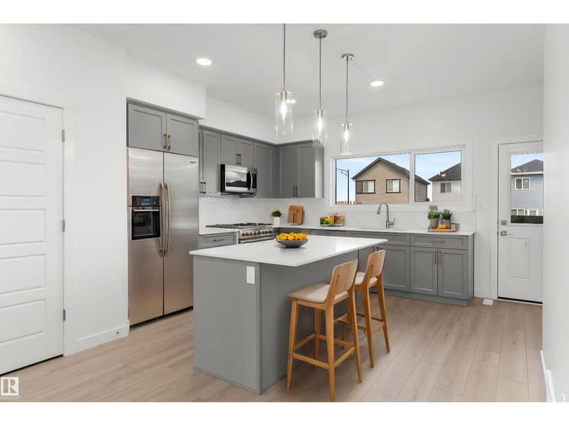 1056 14 AV NW — photo 17 of 37