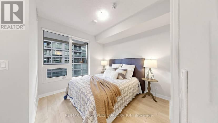 506 - 2221 Yonge Street — photo 23 of 40