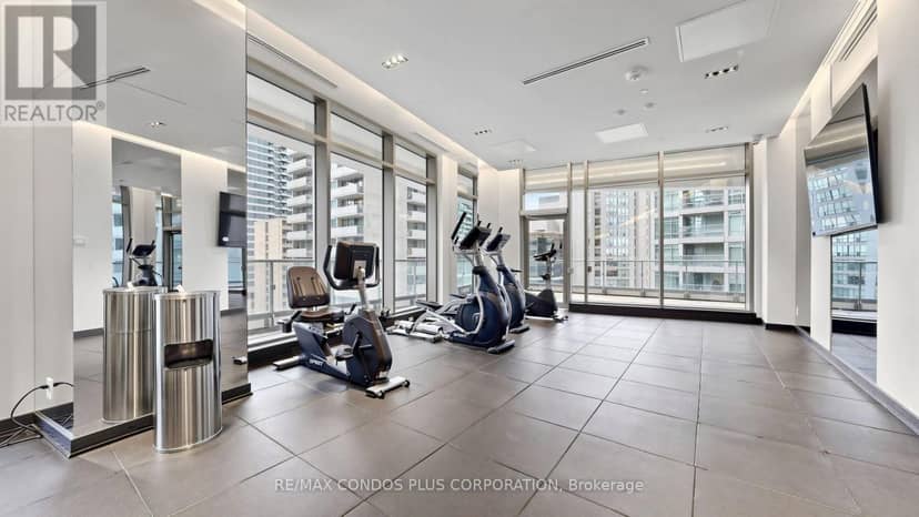 506 - 2221 Yonge Street — photo 37 of 40