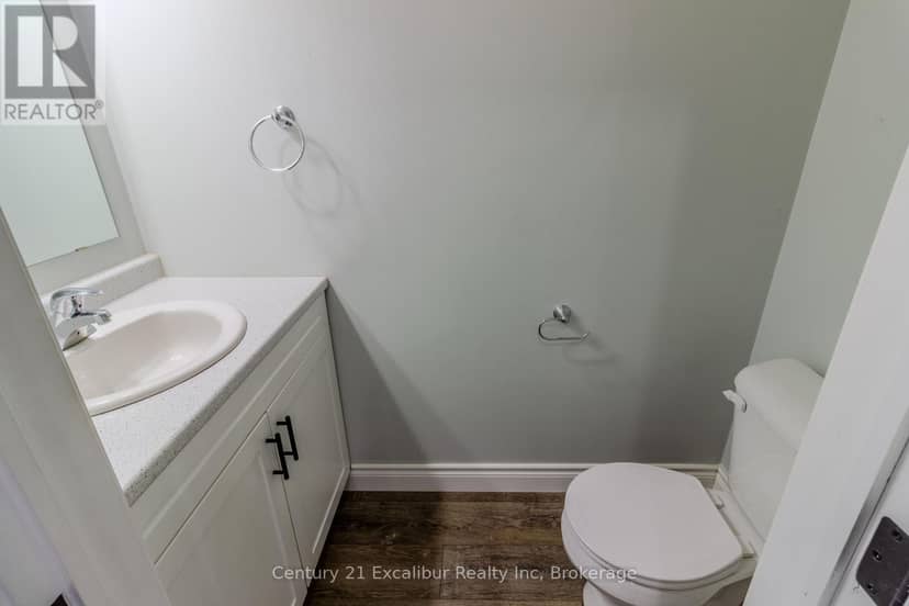 2C - 360 Queen Street E — photo 9 of 13