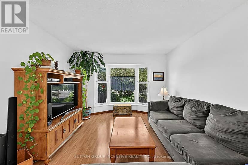38 Trillium Crescent — photo 15 of 37