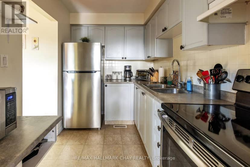 4 - 261 Rose Street — photo 9 of 24