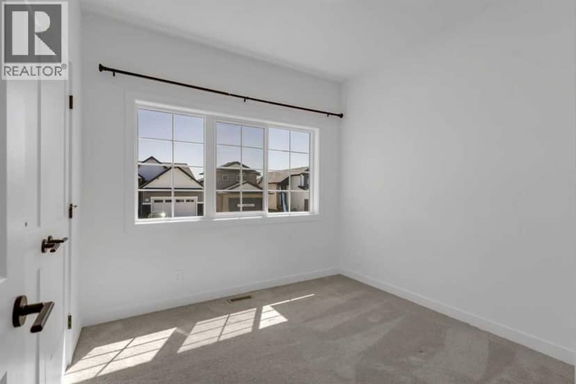 9 Ian Way — photo 13 of 28