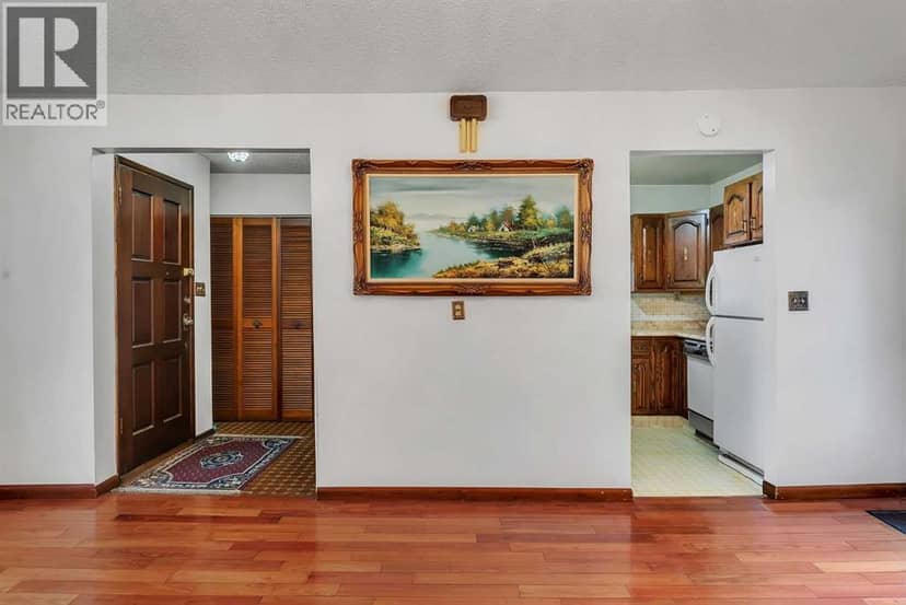 4407 Bowness Road NW — photo 15 of 37
