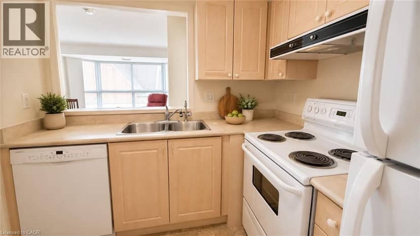 20 ST. GEORGE Street Unit# 404 — photo 12 of 18