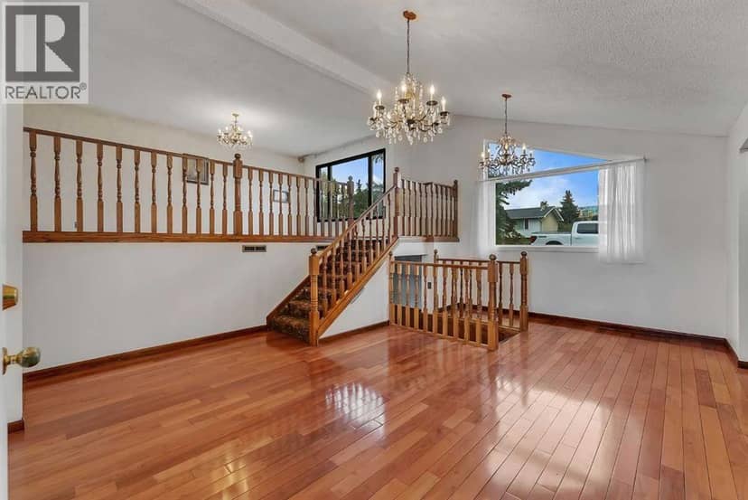 4407 Bowness Road NW — photo 13 of 37