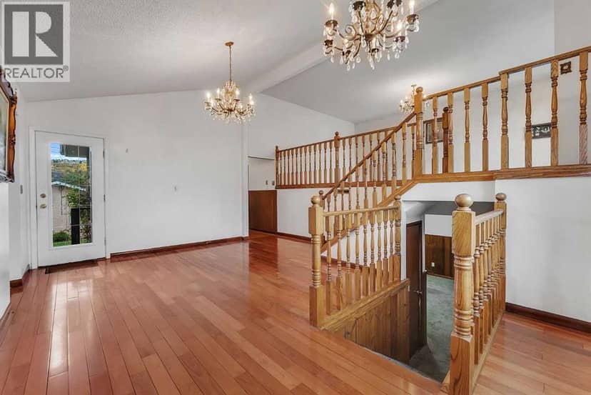 4407 Bowness Road NW — photo 12 of 37