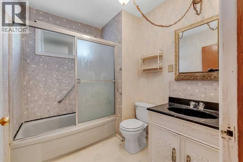 4407 Bowness Road NW — photo 25 of 37