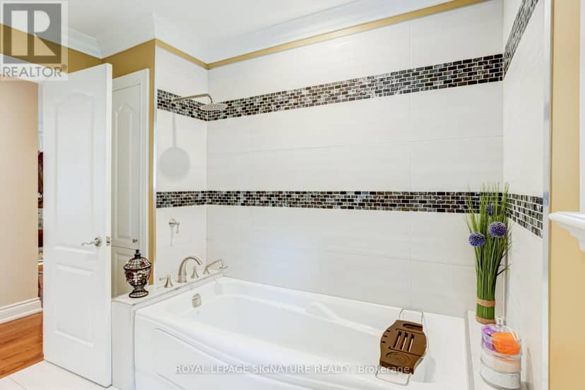 2544 Sharon Crescent — photo 9 of 28