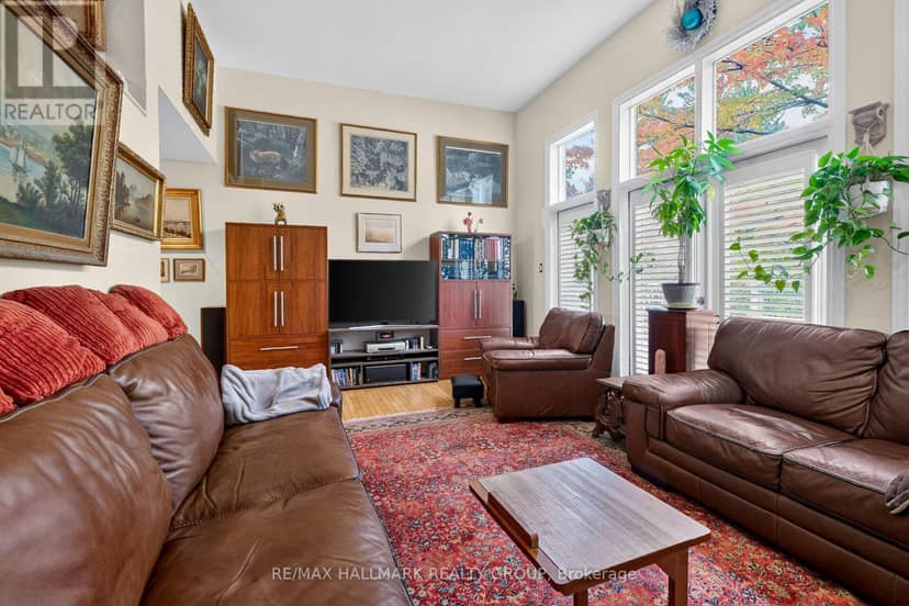 2 - 121 Mackay Street — photo 10 of 40
