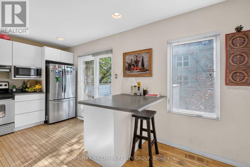 2 - 121 Mackay Street — photo 15 of 40